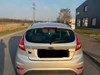 Gebraucht Ford Fiesta 82 PS (60 kW) 2010 Silber Kleinwagen