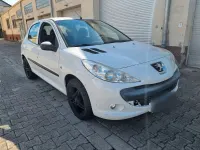 Gebraucht Peugeot 206 73 PS (53 kW) 2011 Weiß Limousine