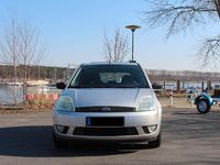 Gebraucht Ford Fiesta Ambiente 80 PS (58 kW) 2003 Silber Kleinwagen