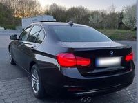 Gebraucht BMW 320 Advantage 190 PS (139 kW) 2017 Braun Limousine