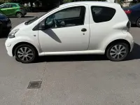 Gebraucht Toyota Aygo 68 PS (50 kW) 2012 Gelb Kleinwagen