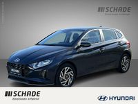 Gebraucht Hyundai i20 Trend 101 PS (74 kW) 2024 Mangrove green Limousine
