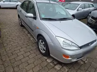 Gebraucht Ford Focus Ghia 100 PS (73 kW) 1999 Silber Limousine