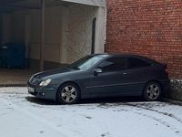 Gebraucht Mercedes C180 143 PS (105 kW) 2005 Andere farben Coupé
