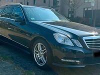 Gebraucht Mercedes E220 AMG line 170 PS (125 kW) 2011 Schwarz Kombi