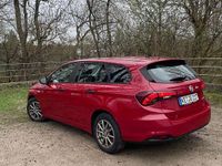 Usado Fiat Tipo 95 CV (69 kW) 2019 Rojo Familiar