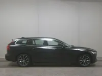 Gebraucht Volvo V60 Momentum 197 PS (144 kW) 2021 Schwarz Kombi