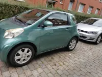 Second-hand Toyota iQ 68 CP (50 kW) 2010 Verde Hatchback