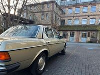 Gebraucht Mercedes E230 136 PS (100 kW) 1981 Grün Limousine