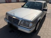 Gebraucht Mercedes E220 150 PS (110 kW) 1994 Silber Limousine