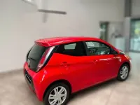 Gebraucht Toyota Aygo X-play 69 PS (50 kW) 2017 Rot Kleinwagen