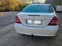 Gebraucht Mercedes C220 150 PS (110 kW) 2005 Weiß Limousine