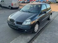 Gebraucht Renault Clio II 58 PS (42 kW) 2002 Schwarz Kleinwagen