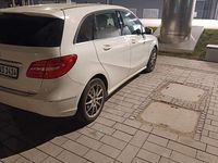 Gebraucht Mercedes 200 204 PS (150 kW) 2012 Weiß Limousine