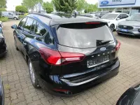 Gebraucht Ford Focus Cool & Connect 125 PS (91 kW) 2022 Schwarz Kombi