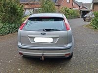 Gebraucht Ford Focus Ghia 101 PS (74 kW) 2005 Grau Limousine