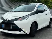 Gebraucht Toyota Aygo 51 PS (37 kW) 2016 Weiß Kleinwagen