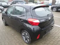 Gebraucht Hyundai i10 Trend 63 PS (46 kW) 2024 Schwarz Kleinwagen