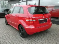 Gebraucht Mercedes B200 136 PS (100 kW) 2011 Rot Kleinwagen