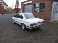 Gebraucht BMW 528 184 PS (135 kW) 1985 Weiß Limousine