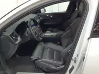 Gebraucht Volvo V60 Plus 197 PS (144 kW) 2023 Crystal weißperleffekt Kombi
