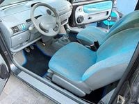 Second-hand Renault Twingo 58 CP (42 kW) 2004 Negru Hatchback