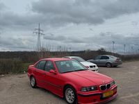 Gebraucht BMW 325 Basis 143 PS (105 kW) 1994 Rot Limousine