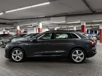 Gebraucht Audi e-tron Advanced 300 kW (408 PS) 2022 Manhattangrau metallic SUV