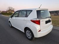 Gebraucht Toyota Verso-S 100 PS (73 kW) 2012 Weiß Van / Kleinbus