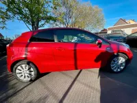 Gebraucht Kia Rio FIFA World Cup Edition 109 PS (80 kW) 2014 Rot Limousine