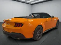 Neu Ford Mustang GT 446 PS (328 kW) 2026 Orange Coupé