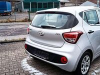 Gebraucht Hyundai i10 67 PS (49 kW) 2018 Grau (metallic) Kleinwagen