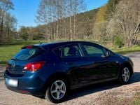 Second-hand Opel Astra 95 CP (69 kW) 2012 Albastru Hatchback