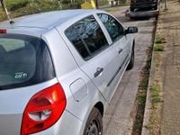 Gebraucht Renault Clio II 75 PS (55 kW) 2007 Silber Kleinwagen