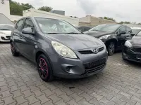 Gebraucht Hyundai i20 Comfort 77 PS (56 kW) 2010 Grau Kleinwagen