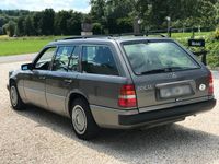 Second-hand Mercedes 200 118 CP (86 kW) 1991 Gri Break