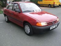 Usata Opel Astra 65 CV (47 kW) 1994 Rosso Berlina