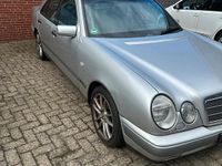 Gebraucht Mercedes E240 170 PS (125 kW) 1998 Silber Limousine