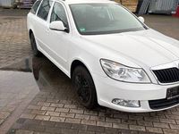 Gebraucht Skoda Octavia 140 PS (102 kW) 2011 Weiß Kombi