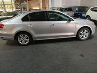 Second-hand VW Jetta Match 105 CP (77 kW) 2012 Argintiu Berlinǎ