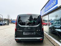 Gebraucht Ford Tourneo Connect Titanium 101 PS (74 kW) 2018 Mambagrün (metallic) Van / Kleinbus