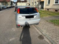 Gebraucht Ford Focus 101 PS (74 kW) 2000 Silber Kleinwagen