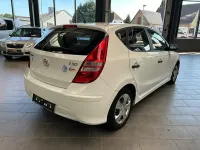 Gebraucht Hyundai i30 Edition 109 PS (80 kW) 2011 Weiß Limousine