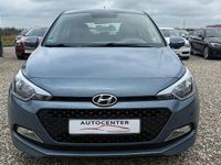 Gebraucht Hyundai i20 Classic 75 PS (55 kW) 2017 Blau Limousine