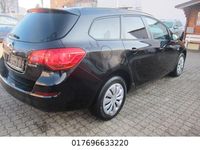 Gebraucht Opel Astra Design Edition 101 PS (74 kW) 2011 Schwarz Kombi