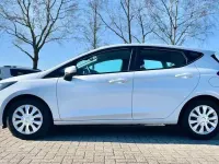 Gebraucht Ford Fiesta Cool & Connect 75 PS (55 kW) 2023 Frostweiß Kleinwagen