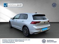 Gebraucht VW Golf VIII Active 131 PS (96 kW) 2022 Silber Limousine