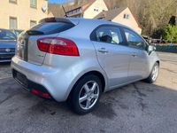 Gebraucht Kia Rio Edition 7 109 PS (80 kW) 2014 Silber Limousine