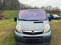 Second-hand Opel Vivaro 145 CP (106 kW) 2008 Albastru Monovolum