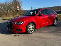 Gebraucht Audi A3 Ambiente 190 PS (139 kW) 2018 Rot Limousine